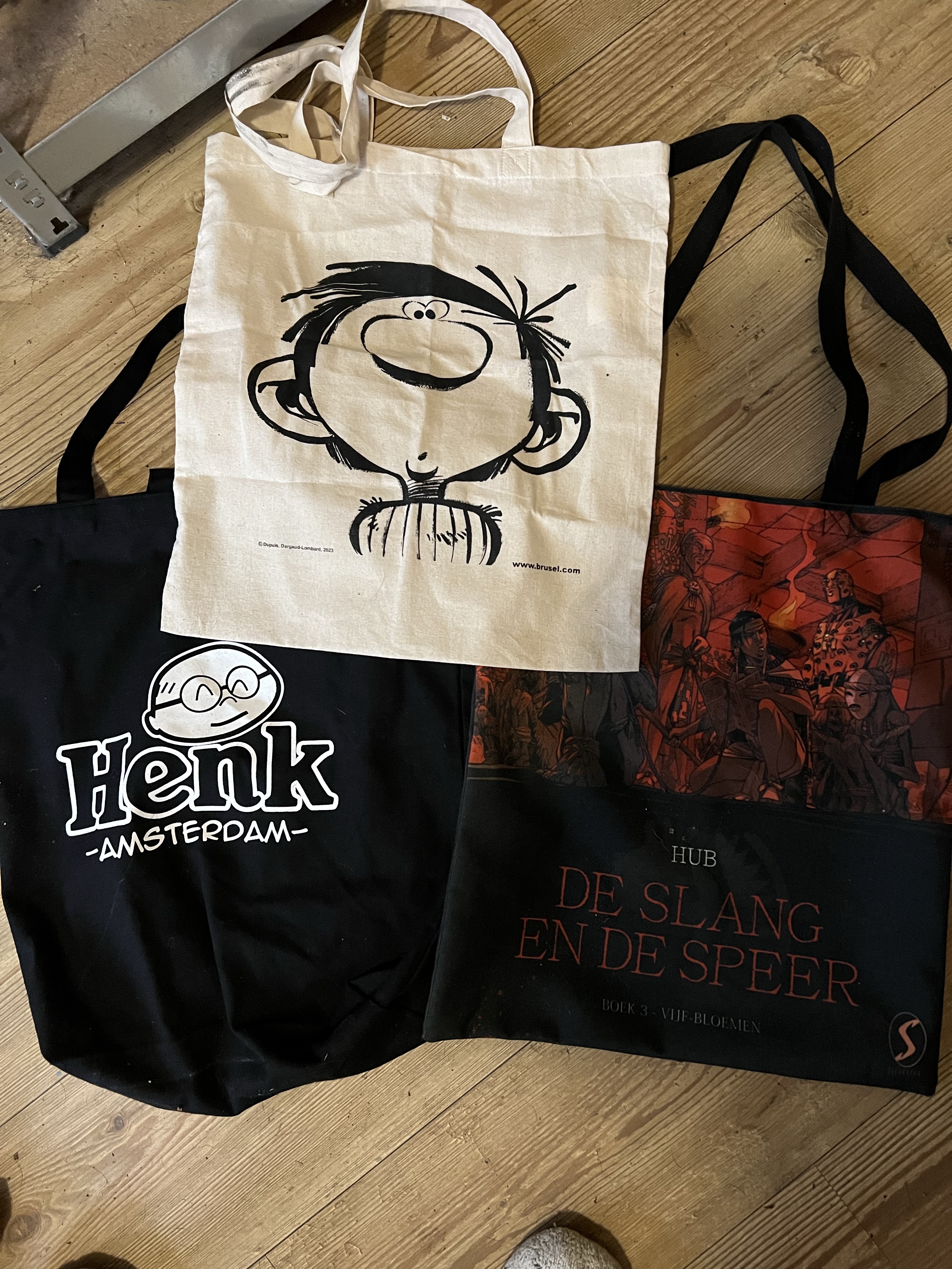 In Praise of the Mighty Tote Bag: The Underrated Hero of Zombie Slayers